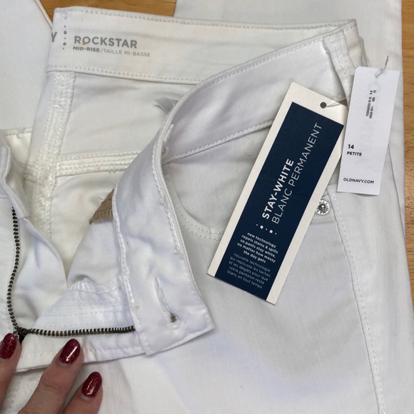 Old Navy Rockstar Mid Rise White Jeans ~Size 14 - Picture 1 of 15